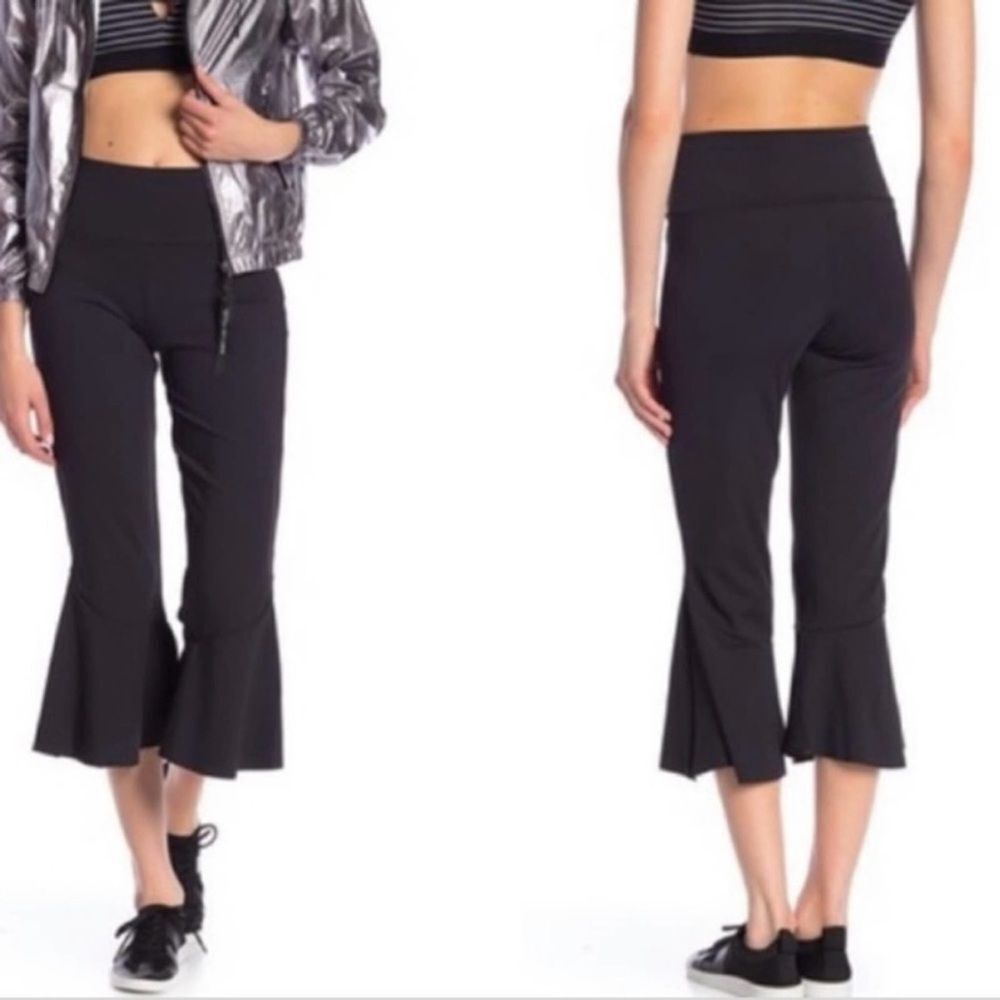 Avec les Filles yoga leggings pants size M stretchy flare ruffles